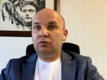 Български евродепутат с въпроси към ЕК за недопуснатия в Сърбия сънародник с книги на Едвин Сугарев