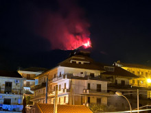 Вулканът Етна изригна внезапно. Земята в Сицилия се разтресе