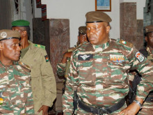 Хунтата в Нигер ще съди арествувания президент за държавна измяна