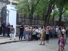 На четирима им прилоша на опашката пред църквата "Света Марина"
