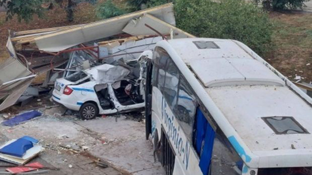Издигат паметник на пометените от автобуса с мигранти бургаски полицаи