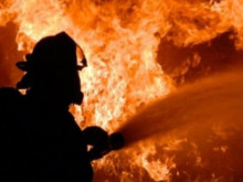 Пожарната на крак: Две деца едва не запалиха жилищен блок
