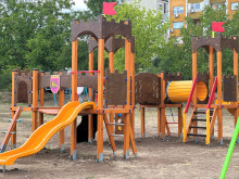 Две нови детски площадки за по-весели игри на открито в Ямбол