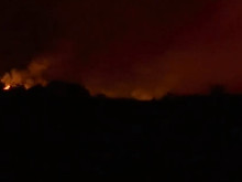 Кметът на Бургас пристигна на мястото на пожара в село Изворище, пламъците се разрастват