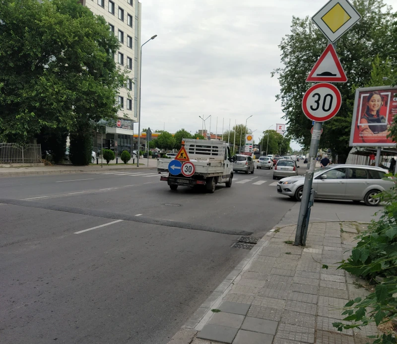 Шофьори набиват спирачки в Пловдив, знаци ги объркват