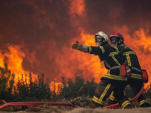 Над 500 пожарникари са задействани за потушаване на огнена стихия в Южна Франция