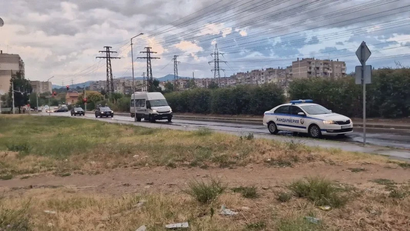 Масов бой в Казанлък, полицаи са нападнати с камъни