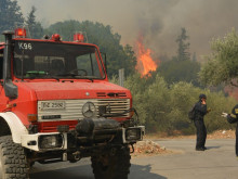 Над 40 нови пожара са пламнали в Гърция за денонощие