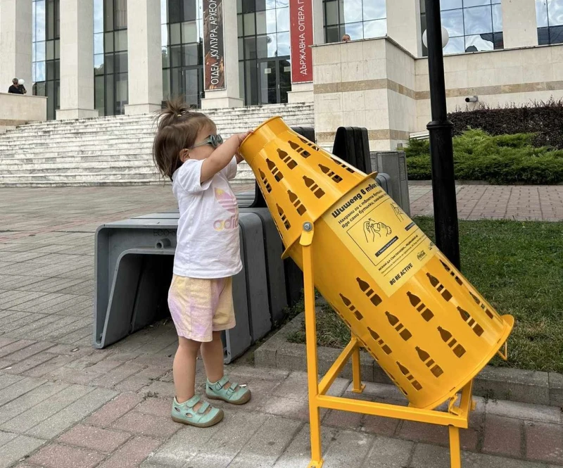 Поставиха шишеяд пред Дома на културата в Пловдив