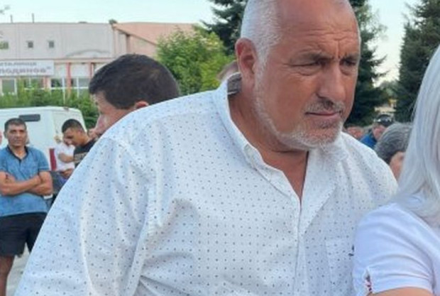Лидерът на ГЕРБ Бойко Борисов и известни бивши футболисти изиграха