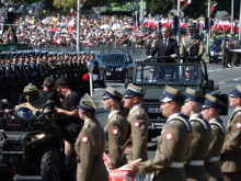 Анджей Дуда поведе най-големия военен парад на Полша от десетилетия