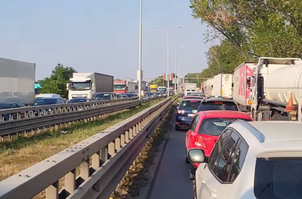 TD Километрични задръствания при преминаването на граничен пункт Дунав мост