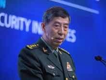 Военният министър на Пекин предупреди да не се "играе с огъня" по отношение на Тайван