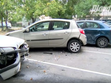 Полицията издирва шофьор на BMW, блъснал 7 автомобила в Пловдив
