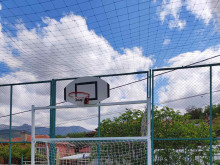 Поредна спортна площадка в Сливен – обект на вандализъм
