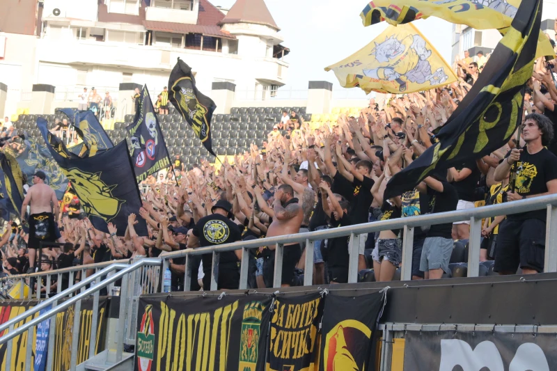 Феновете на Ботев отправиха призив към Общинския съвет