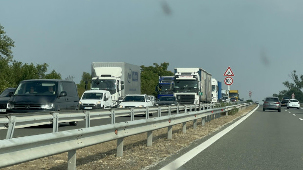 12 13 километрово задръстване на автомагистрала Тракия се е образувало този следобед
