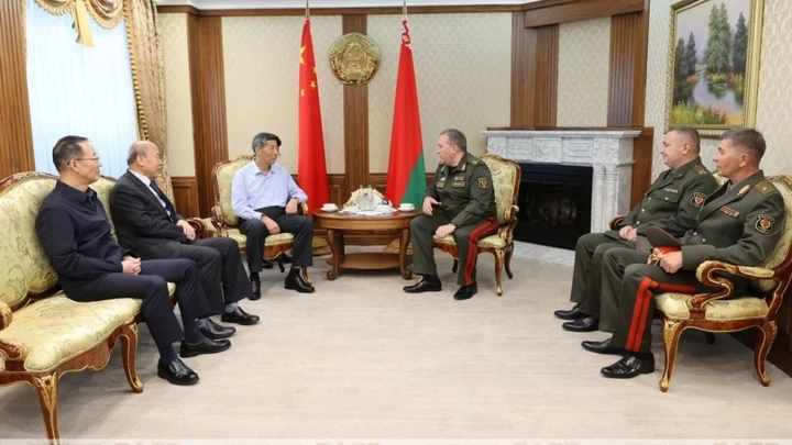 Беларуското МО обяви "безпрецедентно ниво на военно сътрудничество с Китай"