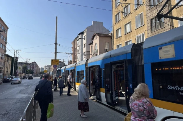 Спаси София: Движението на трамваи 7 и 27 по бул. "България" е незаконно