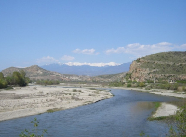 Една от най дългите български реки у нас извира от