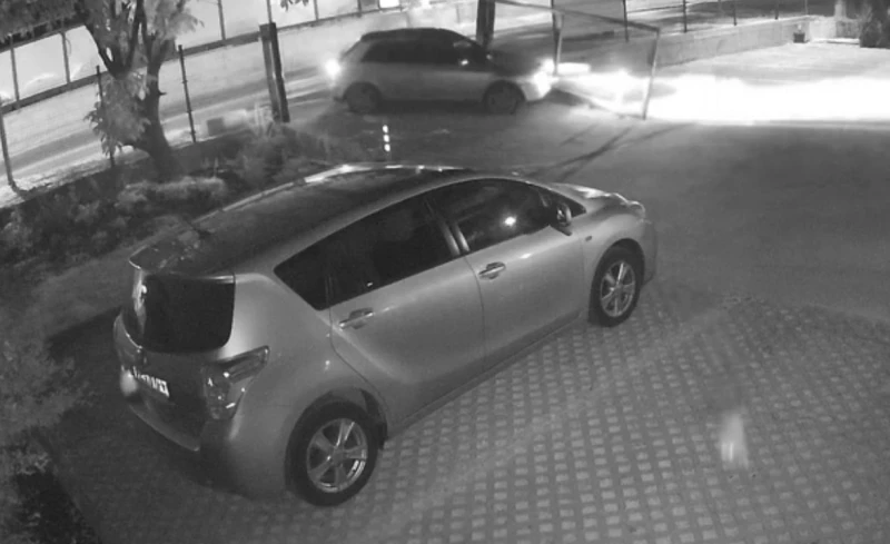 Лудост по улиците на Пловдив: Млад шофьор се вряза в ограда и избяга