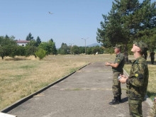 Сухопътни войски проведоха обучение за пилотиране на дронове