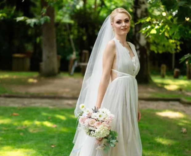 Водещата на bTV Новините Полина Гергушева се омъжи на 18
