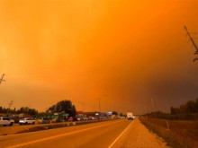 Огромен пожар прогони цялото население от 20 хиляди души на канадска регионална столица