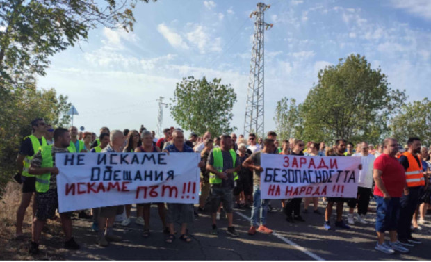 </TD
>Над 200 жители на бургаските квартали Рудник и Черно море излязоха