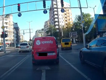 Пълно безумие в Пловдив: Шофьорите все по-нагли и червен светофар не може да ги спре