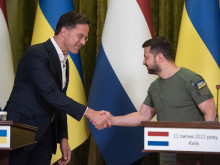 Зеленски пристигна в Нидерландия, осбъжда доставката на F-16 за Украйна