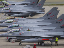 "Само началото": Нидерландия предава 42 изтребителя F-16 на Украйна