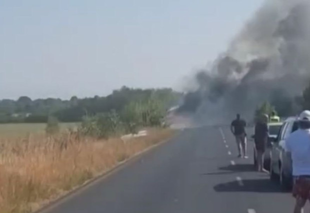 </TD
>Движението по пътя Пловдив-Карлово бе спряно заради запалил се в