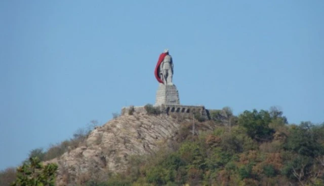 Альоша ни дебне отвсякъде. България е рекордьор по "паметници на признателността към нашия двоен освободител"