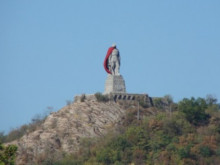 Альоша ни дебне отвсякъде. България е рекордьор по "паметници на признателността към нашия двоен освободител"