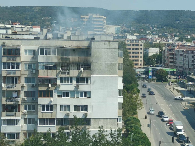 Пожар пламна в апартамент на седмия етаж в жилищна сграда