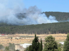 Обявиха частично бедствено положение заради пожара между Казанлък и Мъглиж