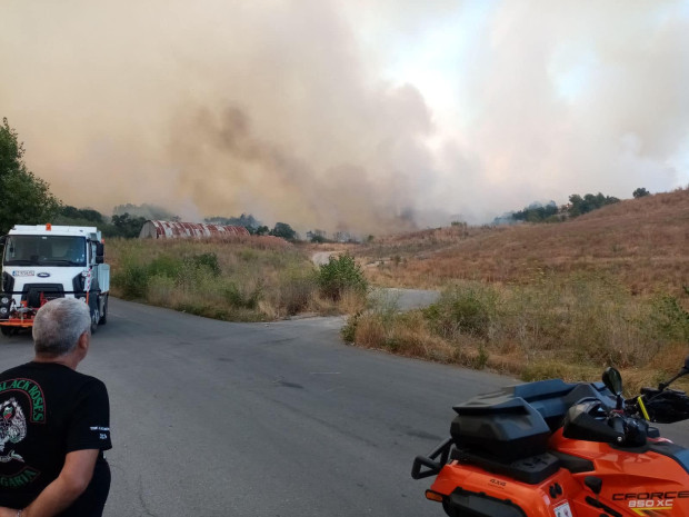 Все още не е локализиран пожарът край Казанлък предаде репортер