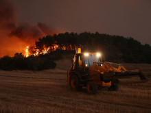 Огромни пожари горят в Северна Гърция, има загинал и двама ранени
