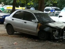 Кола пламна на паркинг до търговски център в Пловдив. Шофьорката: Скоро бе на ремонт