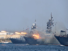 Русия изведе в Черно море новия кораб "Циклон", който носи до 8 ракети "Калибър"