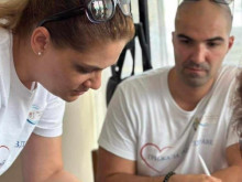 Млади лекари от Бургас продължават безплатните прегледи на възрастни хора