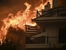 Пожарникари от ЕС се включиха в битката срещу горските пожари в Гърция