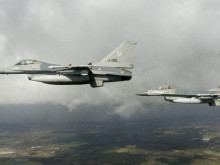 Нидерландските F-16 може да не пристигнат в Украйна преди края на 2024 г.