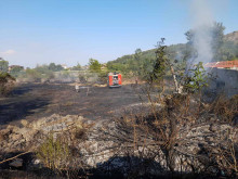 Пожар изгори част от покрива на горски пункт в село Варвара