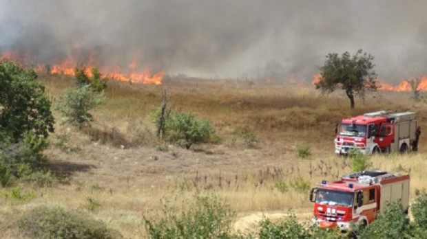 157 пожара са потушени през последното денонощие С преки материални