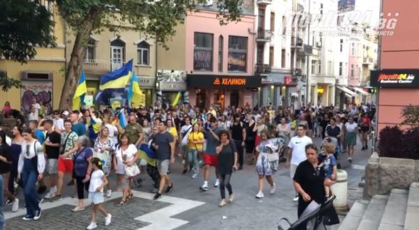</TD
>С шествие за мир от Дом Васил Левски по главната