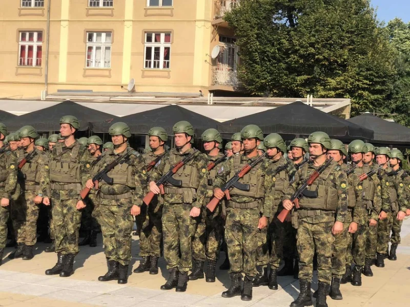 Ген. Михаил Попов с предупреждение към благоевградските военни: Обстановката в зоната, в която отивате е привидно спокойна, но може да се промени за часове