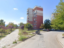 Пловдивчанка предупреди всички жени за гол до кръста мъж, който носи черна качулка