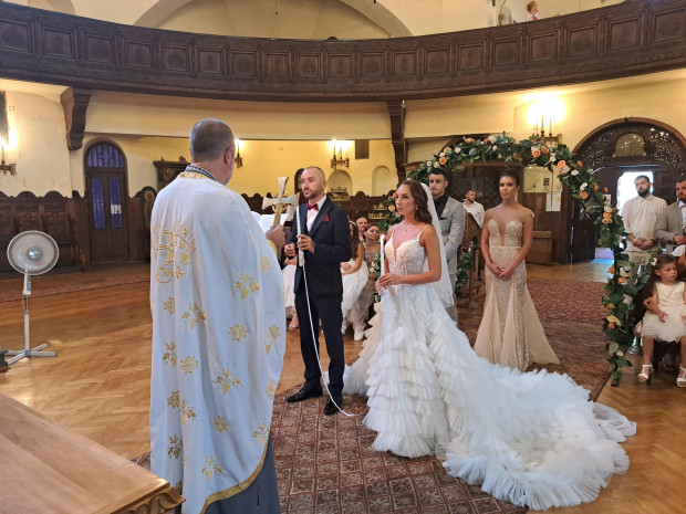 Парламентарната репортерка на Фокус Алена Соколчева днес сключи църковен брак